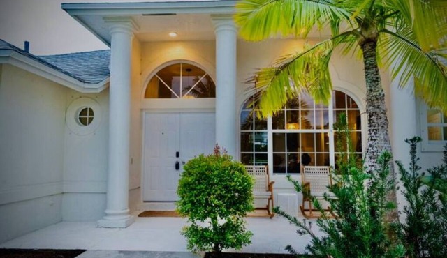 Stylish Teakwood Villa close to West Palm Beach, Wellington & beautiful beaches