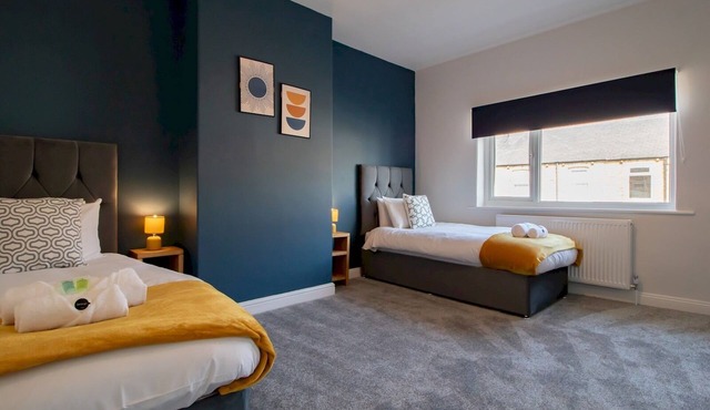 Stylish Terrace with Free Parking - Pass the Keys