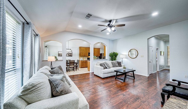 Stylish Texas retreat near Lakes, UNT, Cozy, modern interiors with local flair