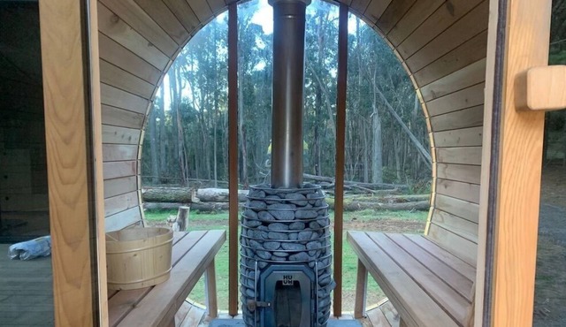 Stylish Tiny Home in Trentham with a Luxurious Sauna!