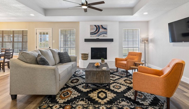 Stylish Totally Updated - Ideal for Small Groups