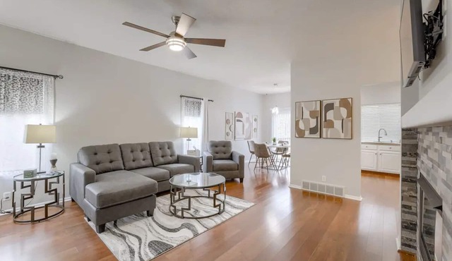 Stylish Townhome on Browne