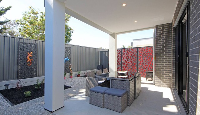 ✿Stylish Townhouse; w/King Bed, NBN, Netflix, WIFI