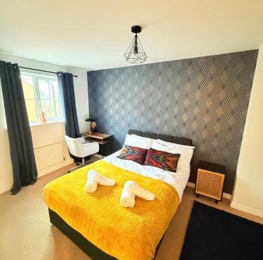 Stylish Townhouse in Rugby, sleeps up to 9!