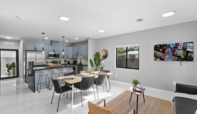 Stylish Townhouse Steps from Wynwood