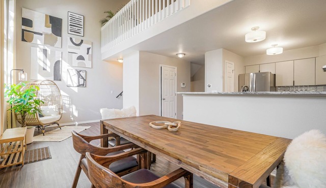 Stylish Townhouse w/Spa-like Décor!