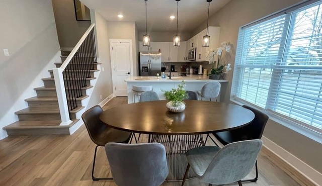 Stylish Townhouse with Rooftop Patio & Garage