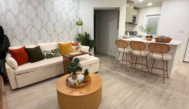 Stylish Tropical Stay Near F1, Beach & Airport