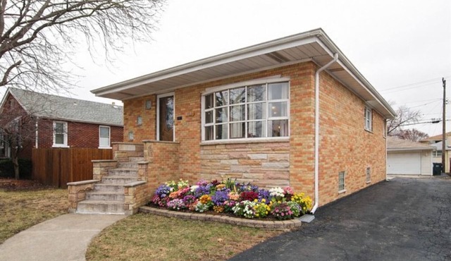 Stylish Turnkey Living Just bring your suitcase.
