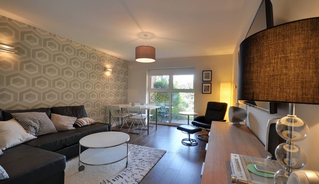 Stylish Two Bedroom Garden Apartment