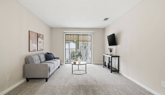 Stylish unit with smart layout & light