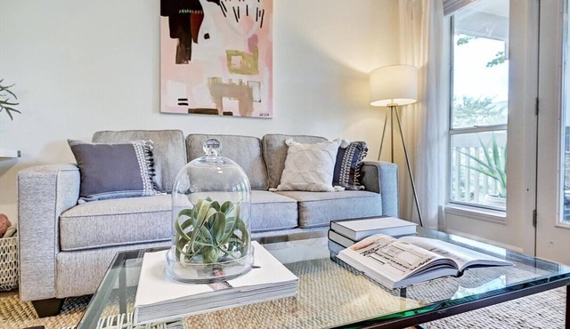 Stylish Uptown condo in Historic 4th Ward!