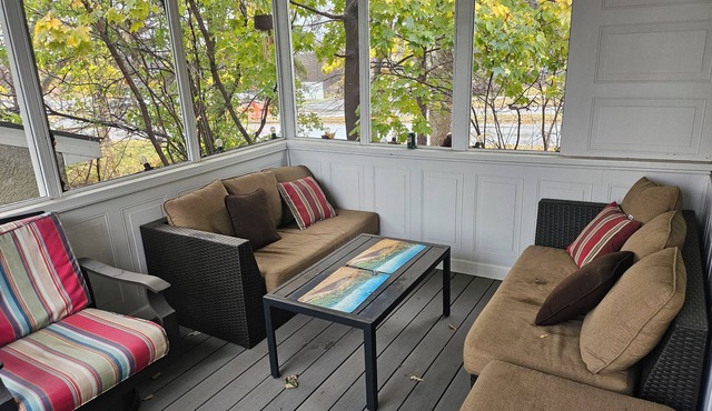 Stylish Urban Escape. Minutes To Downtown St. Paul, Mall of America and MSP