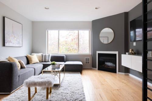 Stylish Urban Loft wFloating Stairs&Fireplace