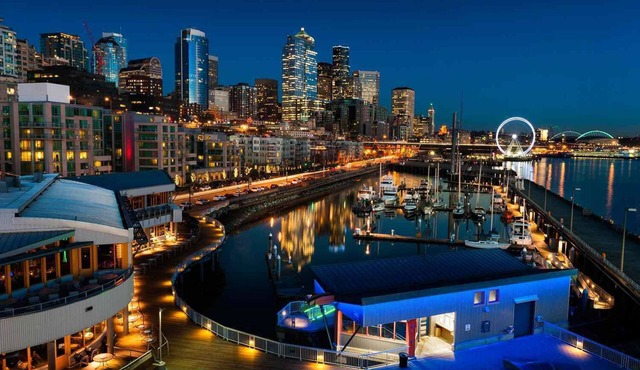 Stylish Urban Oasis with hot tub and pool!