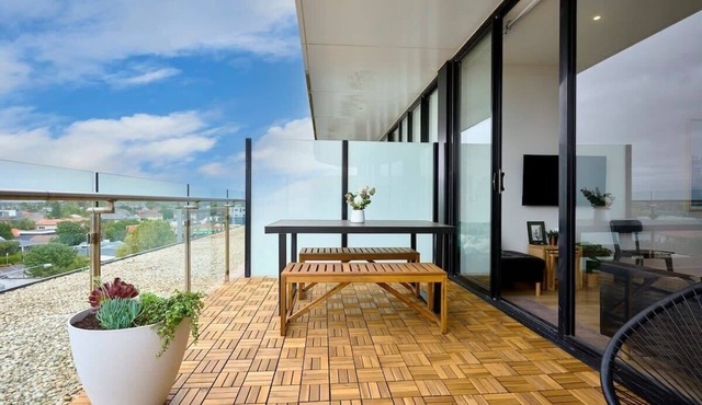 Stylish Urban Retreat: Prime Location