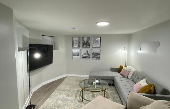 Stylish Urban Retreat 3 Bedroom Newly Remodeled