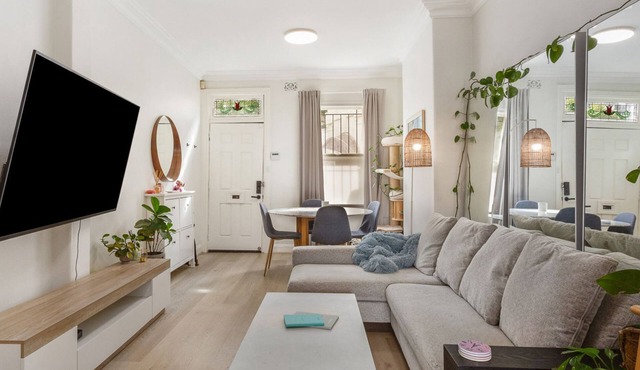 Stylish Urban Retreat in the Heart of Pyrmont