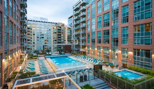 Stylish Urban Studio w/Full Kitchen | Outdoor Pool | Union Station – 0.2 miles