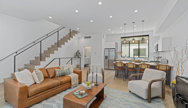 Stylish vacation home in heart of Hollywood