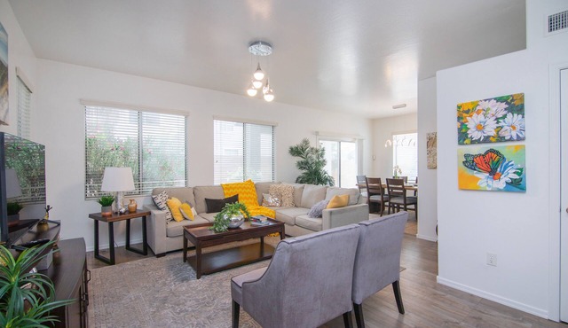 Stylish Vacation Home Phoenix - Low Rates NOW!