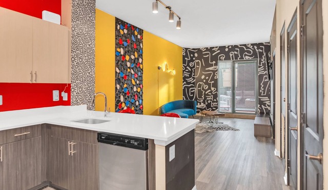 Stylish Vibrant Getaway w/Private Patio next to Bars & Food, 5 minutes from DC!