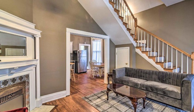 Stylish Vicksburg Apt w/Porch - 2 Mi to Casino!