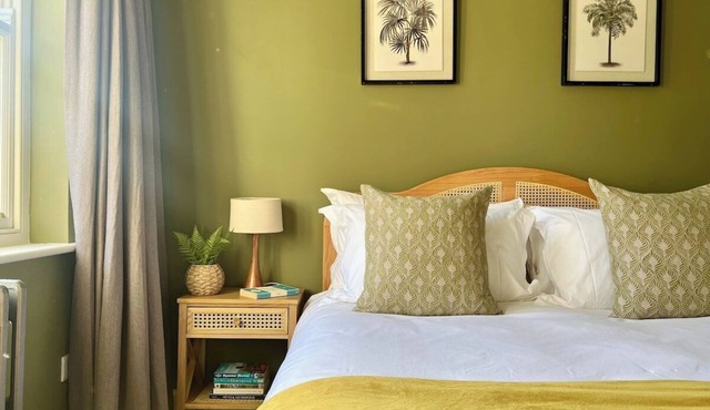 Stylish Victorian Home - Central Frome - Sleeps 8