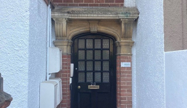 Stylish Victorian Style Seaside Apartment, close to national park