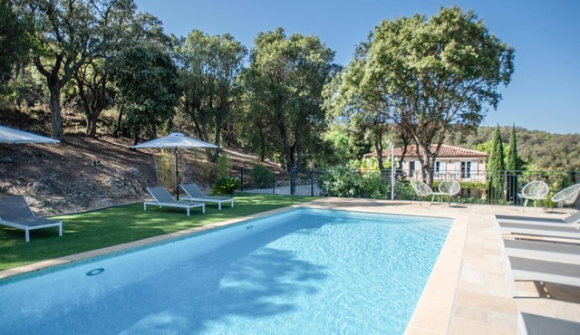 Stylish villa with big pool, garden and aircon