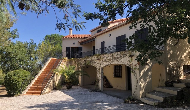 Stylish villa, 13m private pool, tranquil garden, close to village amenities