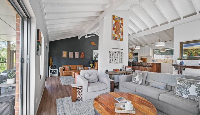 Stylish Villa 38 has Stunning Lake & Ocean Views a Perfect Retreat !