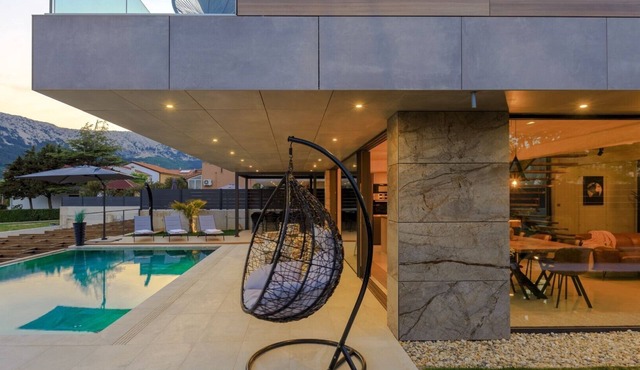 Stylish Villa Besca with heated infinity pool