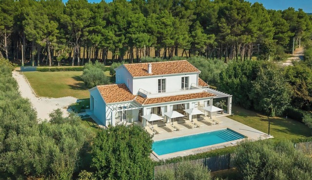Stylish villa for 8 people in Tar-Vabriga