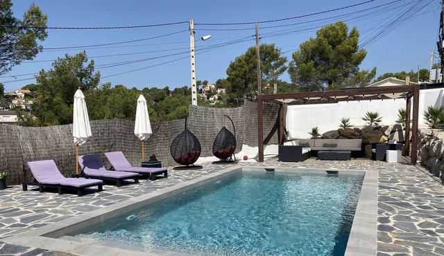 Stylish Villa Jupiter with cool Swimming pool and A/C, quiet setting