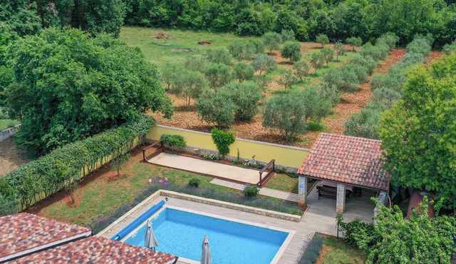 Stylish villa *, pool, 2.5 km from the sea, barbecue, WiFi, free WiFi