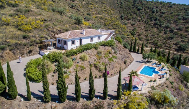 Stylish villa, pool, sea view, wifi, aircon, quiet spot, private, Costa del Sol
