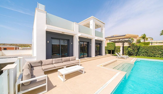 Stylish Villa with Lake Views