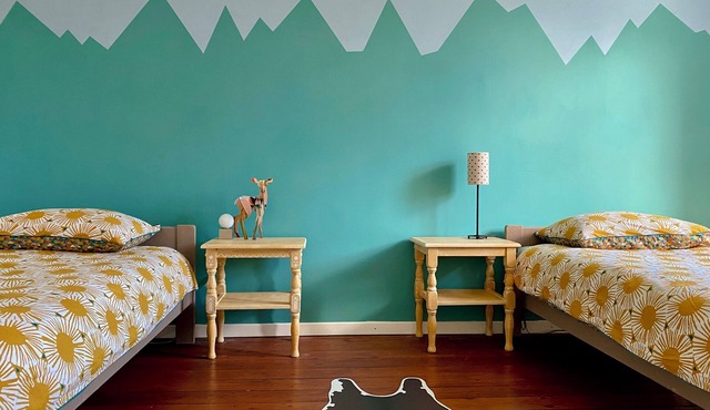 Stylish Village Retreat – 5 Min to Lake, Surrounded by Mountains & Nature