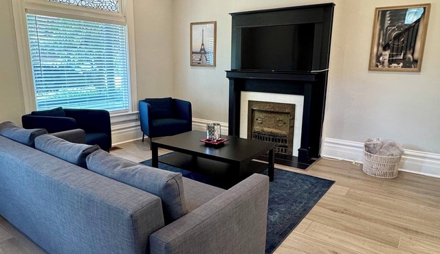 Stylish Vintage Home in City Park-Rino