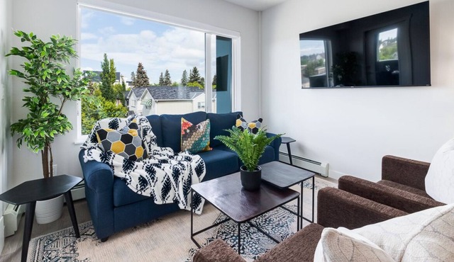 Stylish w/ 2 King Beds, Free Parking, ExerciseRoom