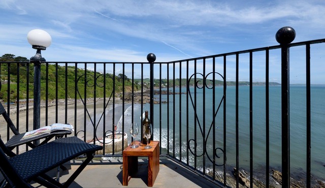 Stylish waterfront apartment with magnificent view