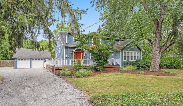 Stylish & Well-Equipped Home with Private Outdoor Pool, WiFi, Deck, Gas Grill