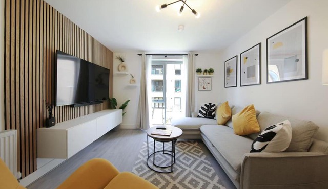 Stylish Well-Furnished Haven.