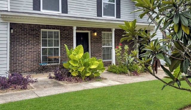 Stylish West Ashley Retreat Near Downtown Charleston