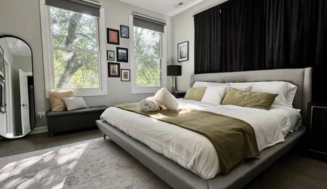 Stylish Wicker Park Home with Garage