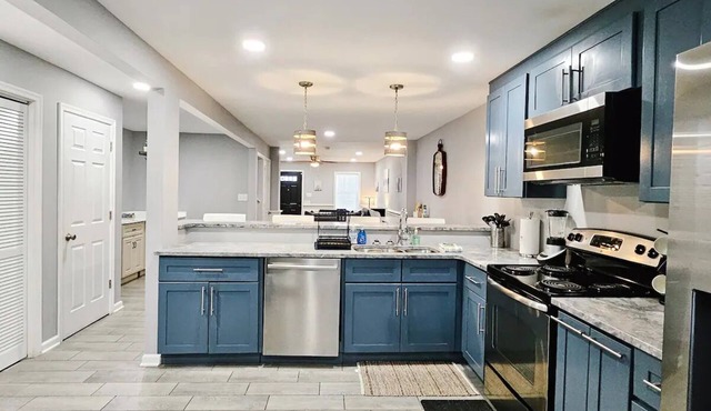 Stylish Wilmington Retreat: Historic and Modernnn