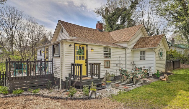 Stylish Woodfin Home w/Backyard & Fire Pit
