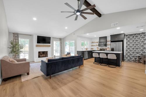 Stylish Woodlands Retreat Near Waterway & Pavilion