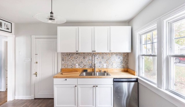 Stylish Work-Friendly Shaker Heights 2BD near CLE Clinic